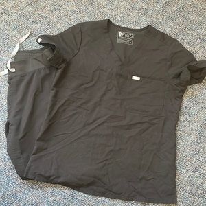 Figs Catarina scrub top and Livingston pants. Black